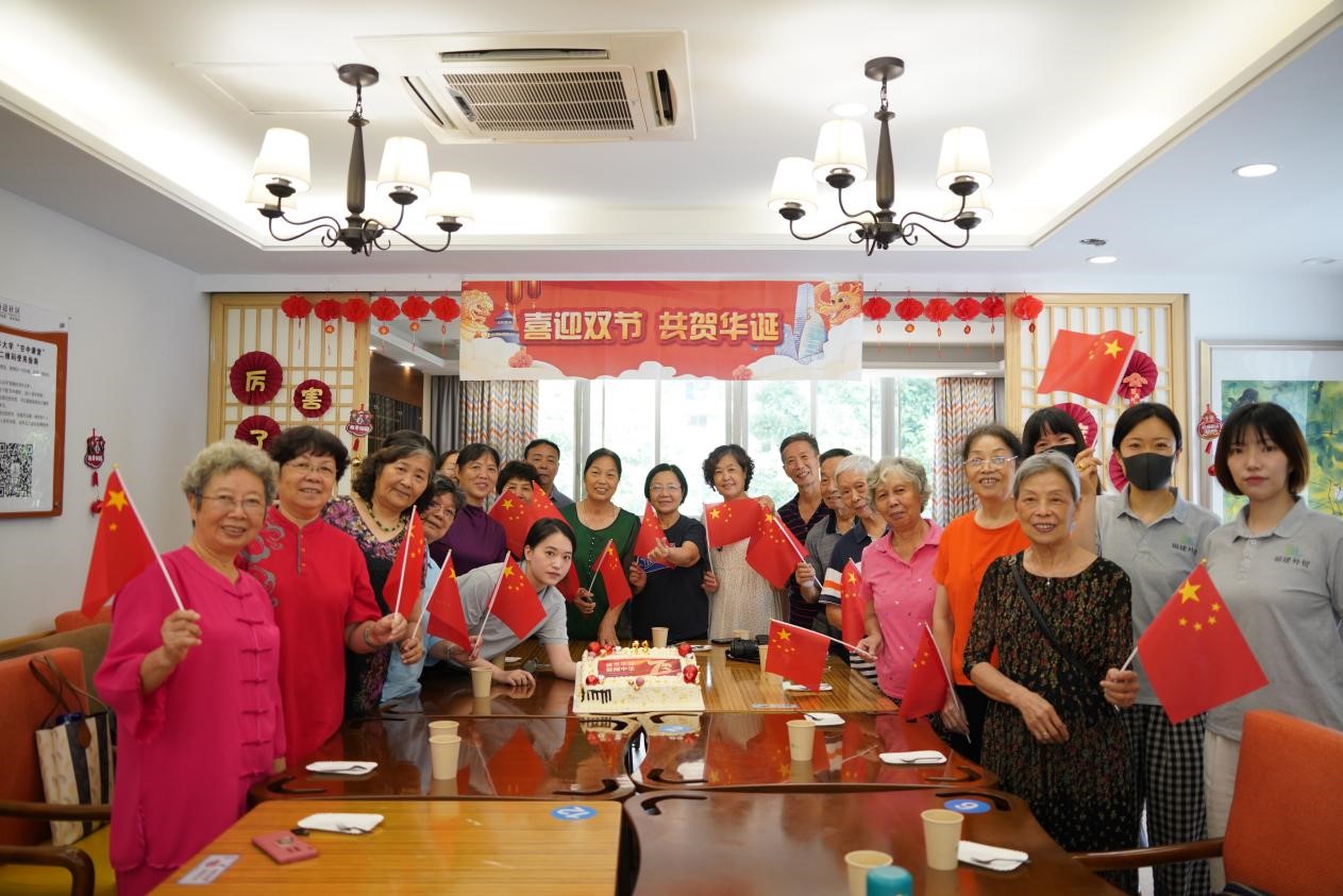 華頤工作人員合影.jpg