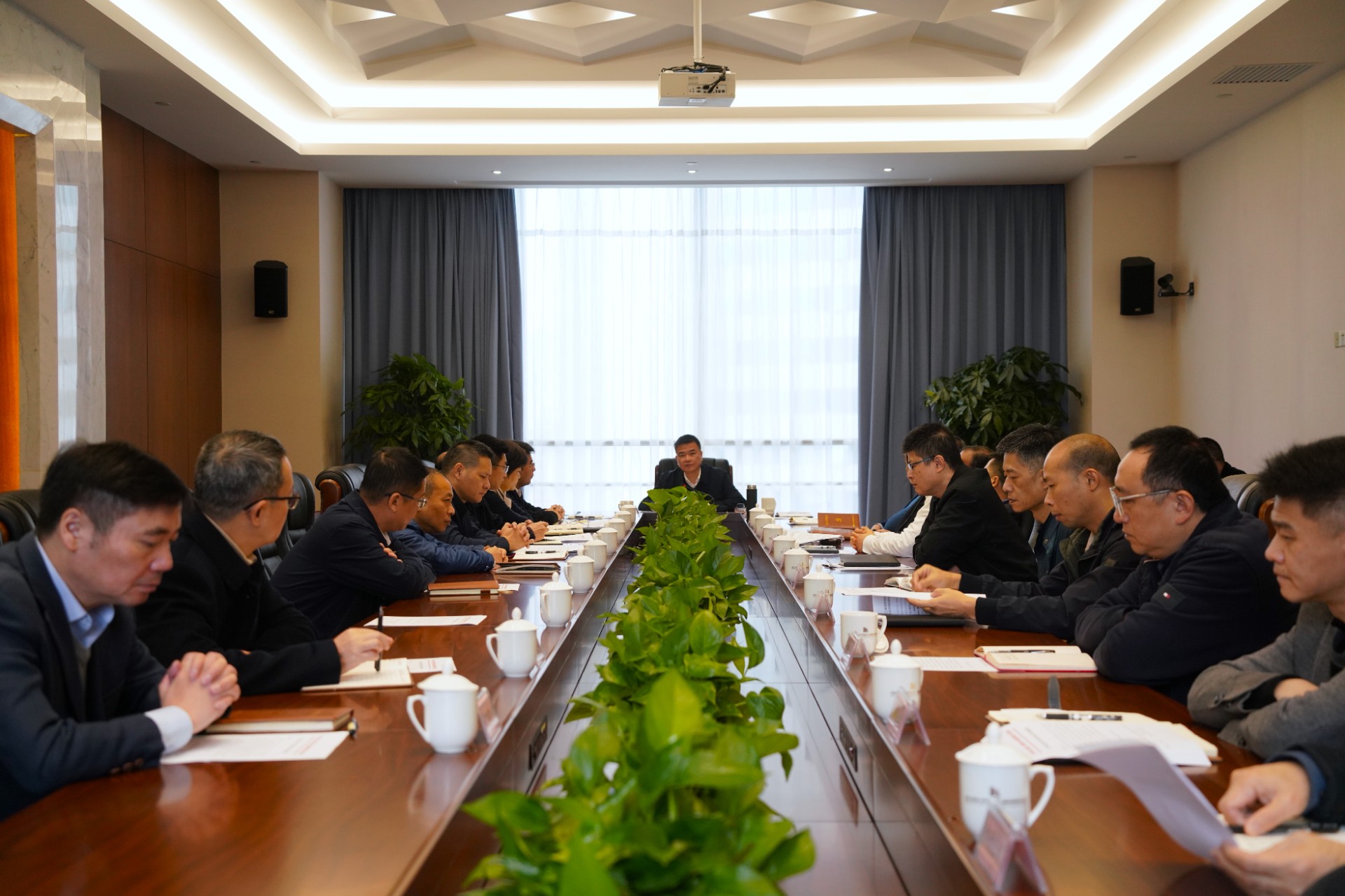 貫徹中央經濟工作會議黨委擴大會議.jpg